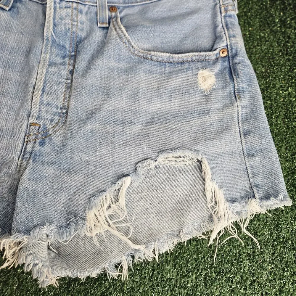 Levi's 501 Women Shorts W30(32) Blue Denim Cut Off Distressed Frayed Button Fly - Picture 3 of 13
